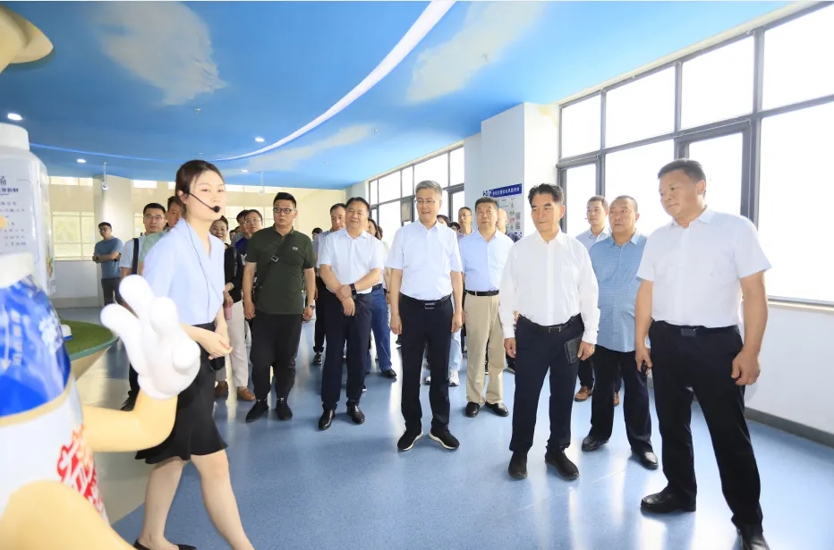 安博(中国)丨中国人民大学河南校友会莅临安博(中国)参观座谈 安博(中国)丨中国人民大学河南校友会莅临安博(中国)参观座谈