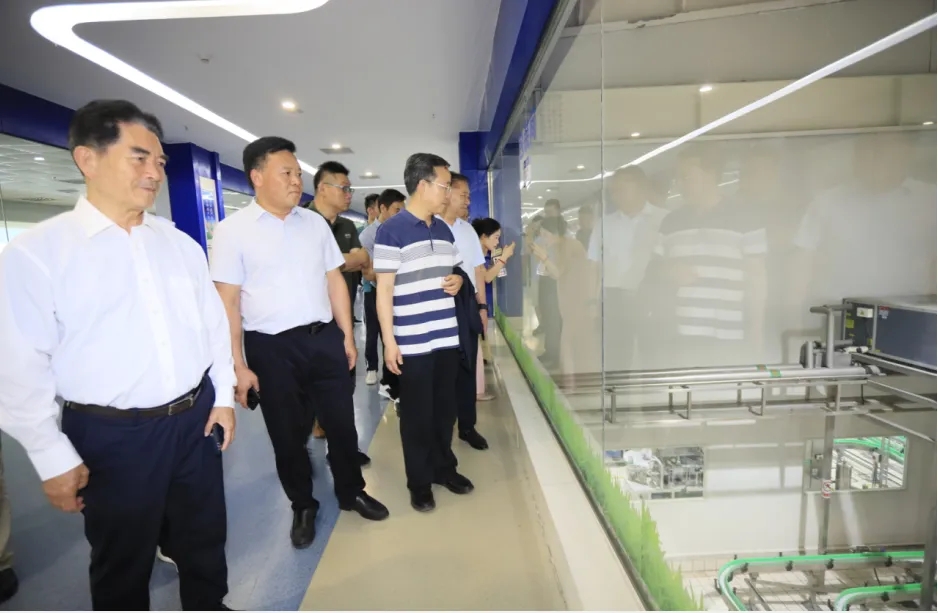 安博(中国)丨中国人民大学河南校友会莅临安博(中国)参观座谈 安博(中国)丨中国人民大学河南校友会莅临安博(中国)参观座谈