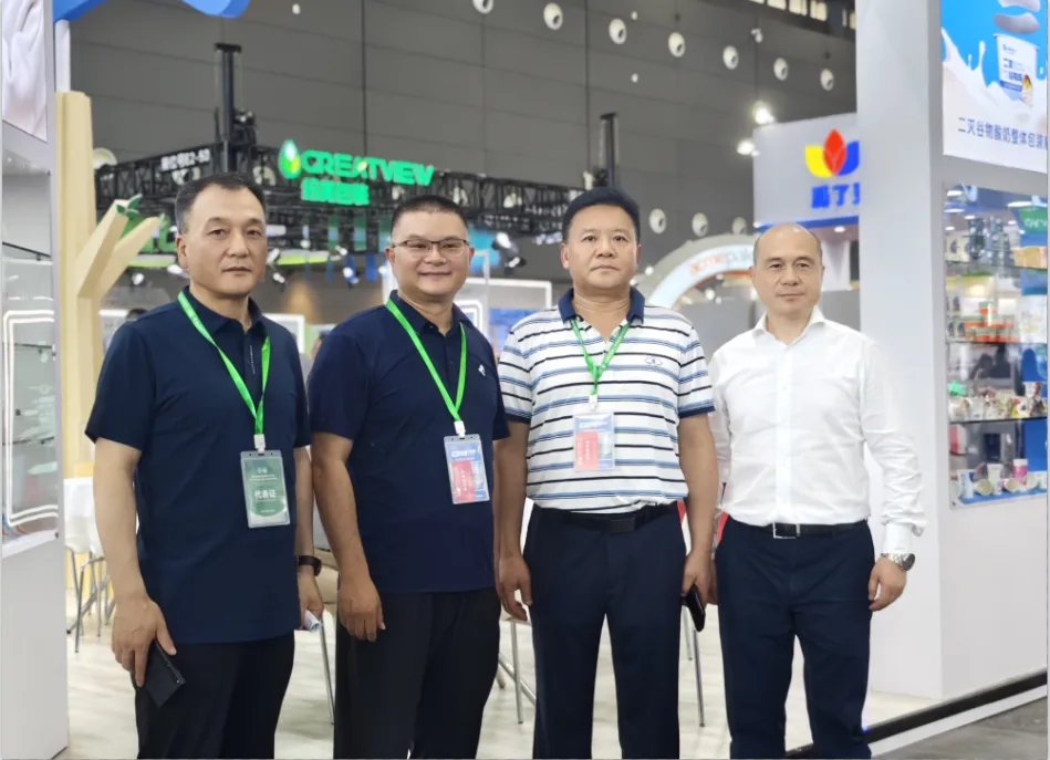 安博(中国)乳业集团党委书记、董事长唐洪峰一行参加中国乳制品工业协会第三十次年会暨2024中国（国际）乳业技术博览会