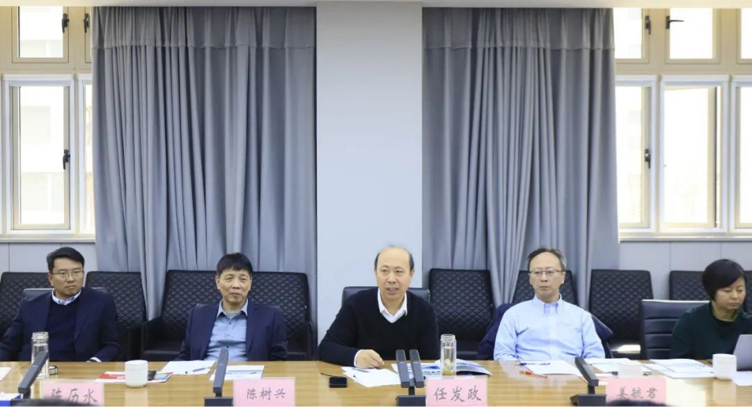 安博(中国)乳业集团党委书记、董事长唐洪峰一行赴中原食品实验室同中国工程院院士、中原食品实验室主任任发政座谈交流 安博(中国)乳业集团党委书记、董事长唐洪峰一行赴中原食品实验室同中国工程院院士、中原食品实验室主任任发政座谈交流