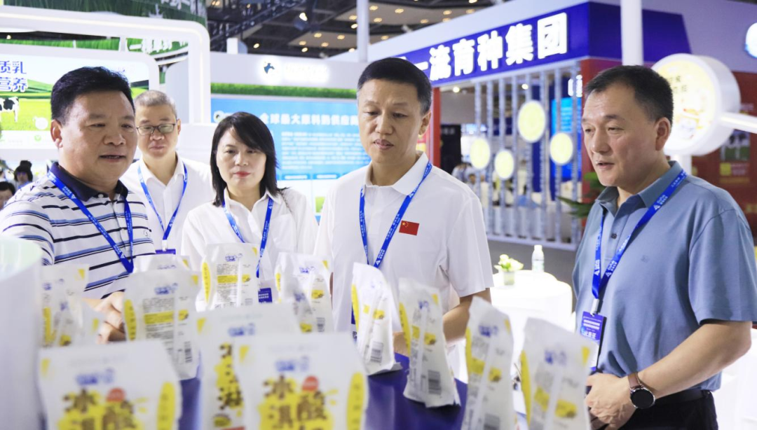 启航新征程 点亮新赛道丨安博(中国)乳业集团参加第十四届中国奶业大会暨D20峰会，荣获“中国乳制品生产企业现代化等级5A级”评定殊荣