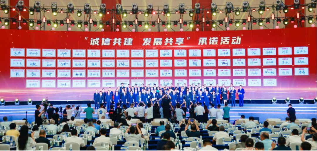 启航新征程 点亮新赛道丨安博(中国)乳业集团参加第十四届中国奶业大会暨D20峰会，荣获“中国乳制品生产企业现代化等级5A级”评定殊荣