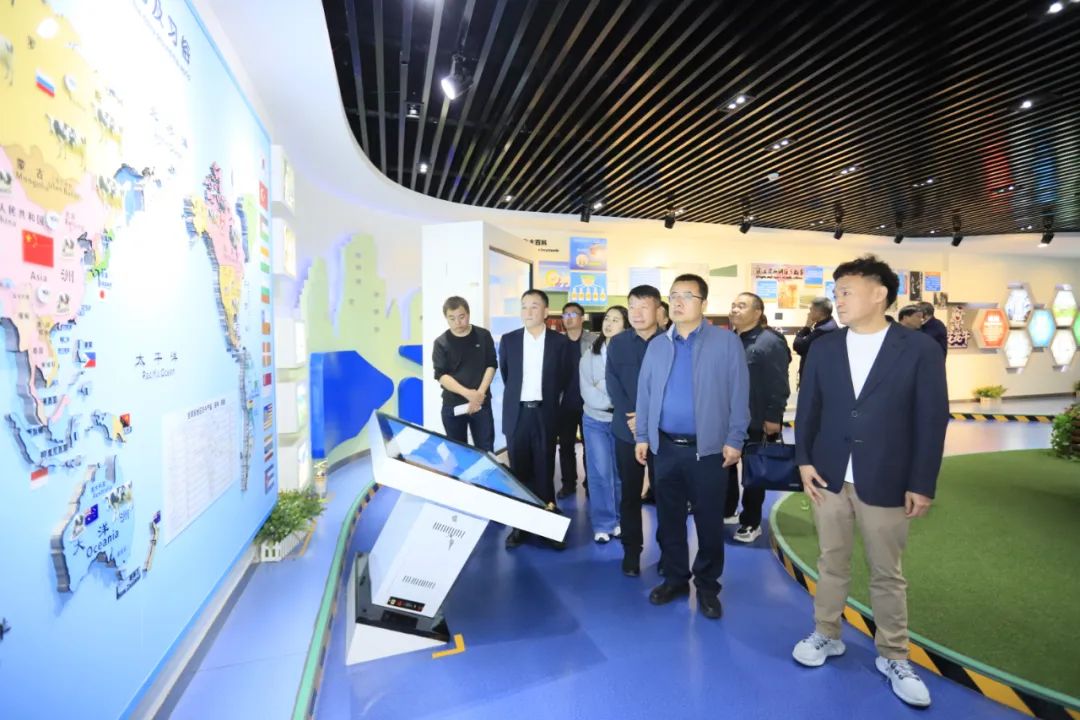 安博(中国)丨宁夏农业农村厅畜牧兽医局局长洪龙一行莅临安博(中国)参观调研