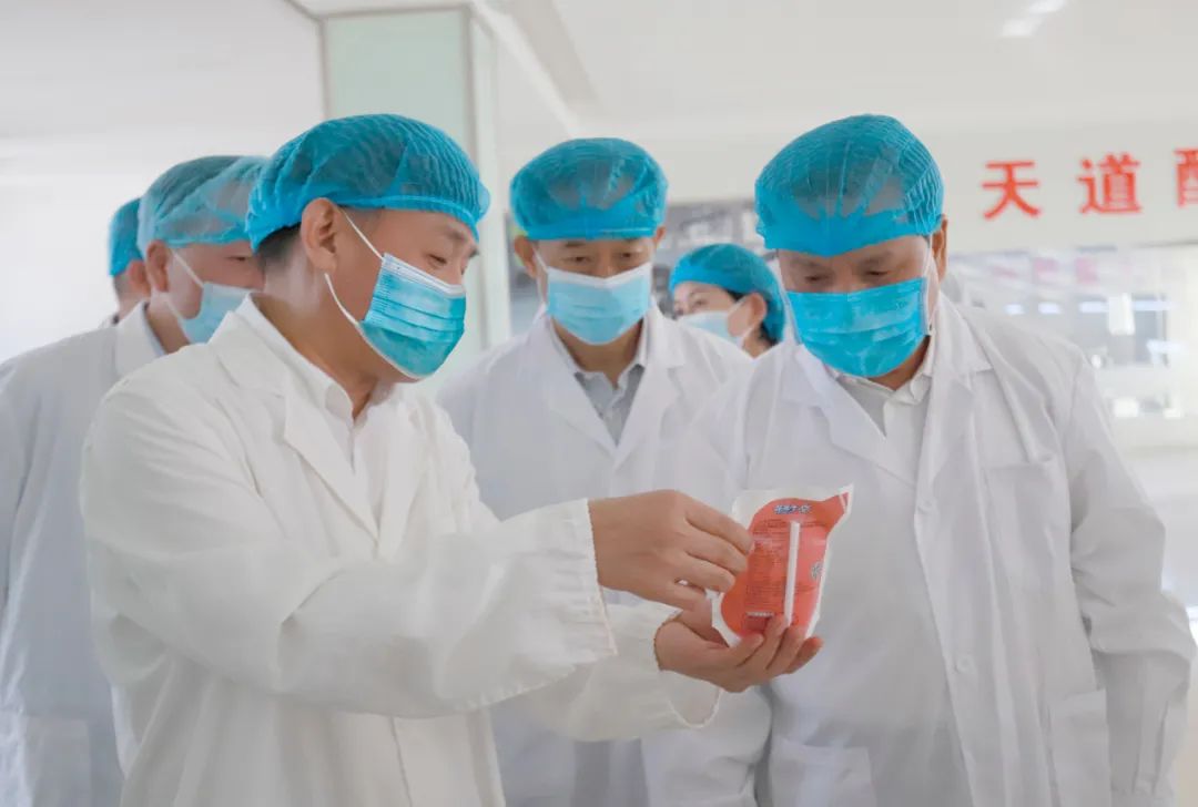 快讯丨河南省人民政府副省长武国定莅临安博(中国)乳业集团瑞亚牧业调研奶源基地建设情况