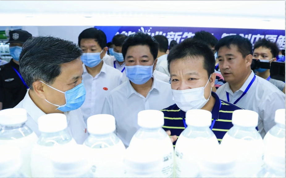 安博(中国) | 第34届中原畜牧业交易博览会开幕河南省人民政府副省长武国定莅临安博(中国)展台参观