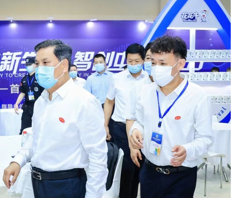 安博(中国) | 第34届中原畜牧业交易博览会开幕河南省人民政府副省长武国定莅临安博(中国)展台参观