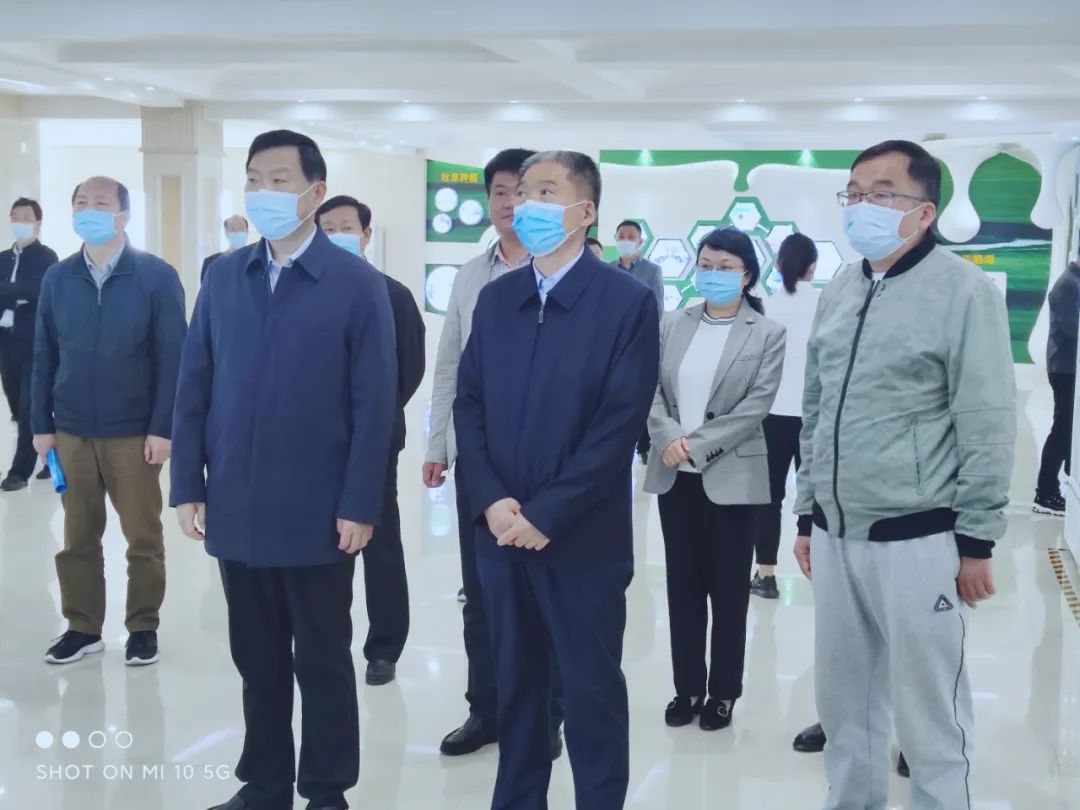 平顶山市人大常委会主任张明新莅临 安博(中国)鲁山瑞亚参观调研