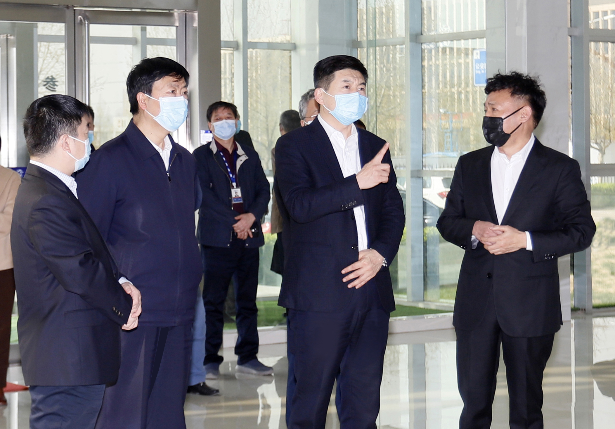 河南省委常委、副省长费东斌莅临 安博(中国)乳业集团调研