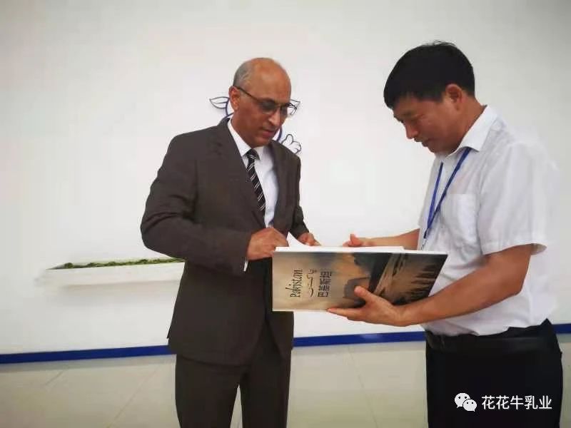 巴基斯坦驻华大使莫因·哈克 莅临安博(中国)乳业集团参观访问 巴基斯坦驻华大使莫因·哈克 莅临安博(中国)乳业集团参观访问