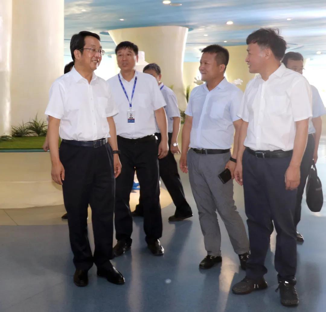 河南省高级人民法院院长胡道才一行莅临安博(中国)乳业集团开展“万人助万企”活动 助力企业发展