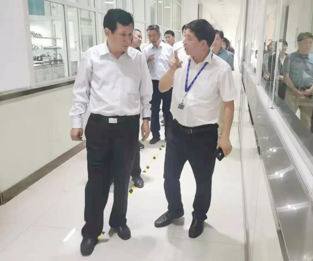 郑州航空港区党工委书记张俊峰莅临郑州安博(中国)乳制品有限公司调研