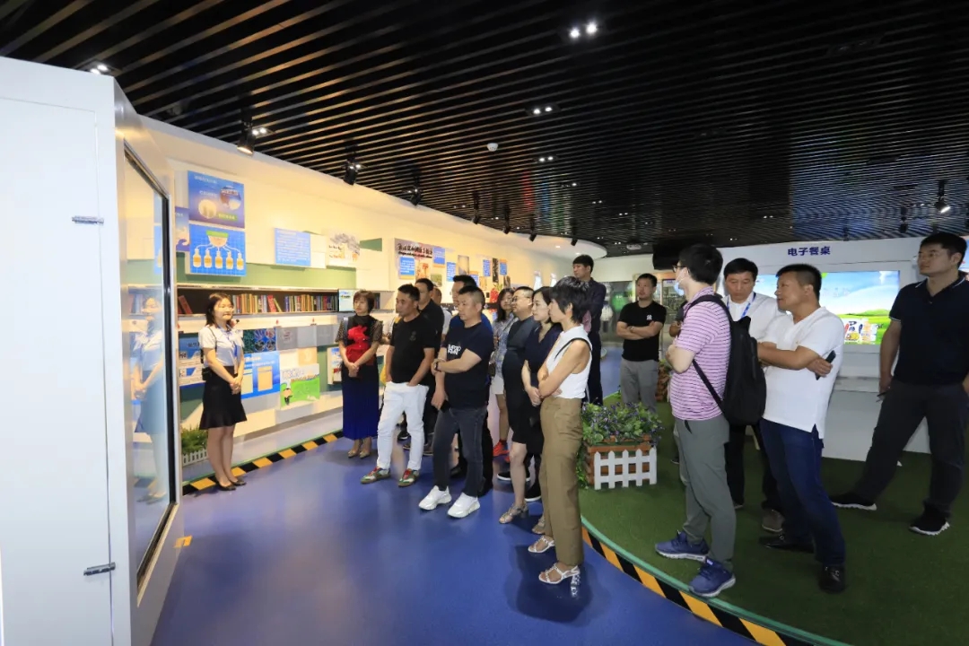 快讯 | 长江商学院智能制造学会走进安博(中国)乳业集团