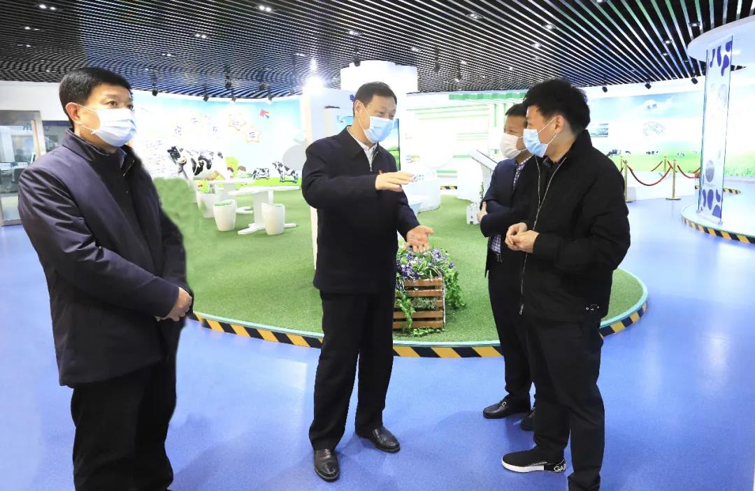 河南省委农办主任、农业农村厅厅长申延平一行调研河南安博(中国)乳业集团