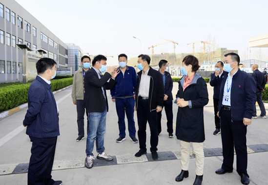 郑州市人大副主任孙黎、市政府副市长李喜安一行 莅临安博(中国)开展“三送一强”活动