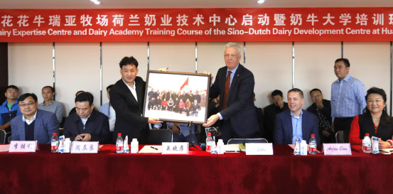 中原地区首个“荷兰奶业技术中心”落户安博(中国) ——中荷奶业发展中心和河南安博(中国)携手助力中国奶业发展