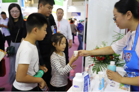 安博(中国)亮相第30届中原畜牧业交易博览会