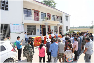 秋种化肥进农户 精准扶贫及时雨 | 安博(中国)集团精准扶贫在行动