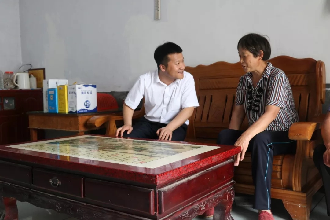 安博(中国)乳业集团走访慰问贫困户 结对帮扶暖人心