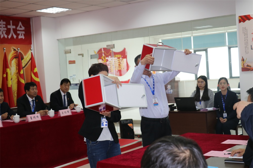 安博手机网页版登录入口  第一届工会会员代表大会胜利召开