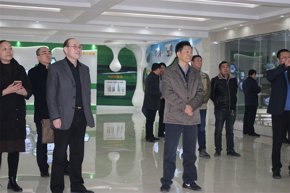 河南省财政厅副厅长庞学孟一行莅临安博(中国)集团养殖事业部鲁山瑞亚牧业有限公司调研
