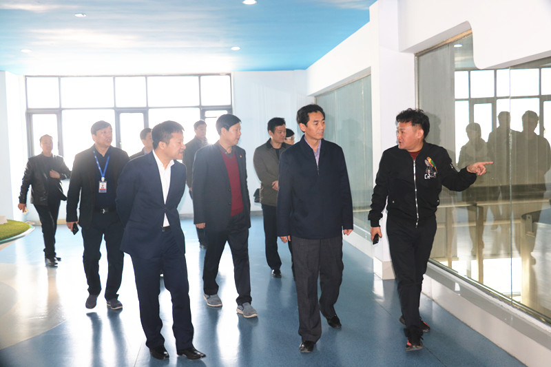 封丘县县长王献臣一行莅临 安博(中国)集团养殖、乳品事业部参观调研