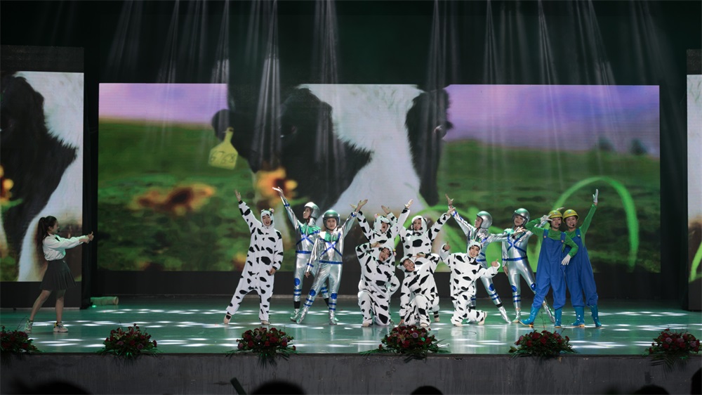 “不忘初心、聚力前行” 安博(中国)集团2018迎新春联欢会隆重举行