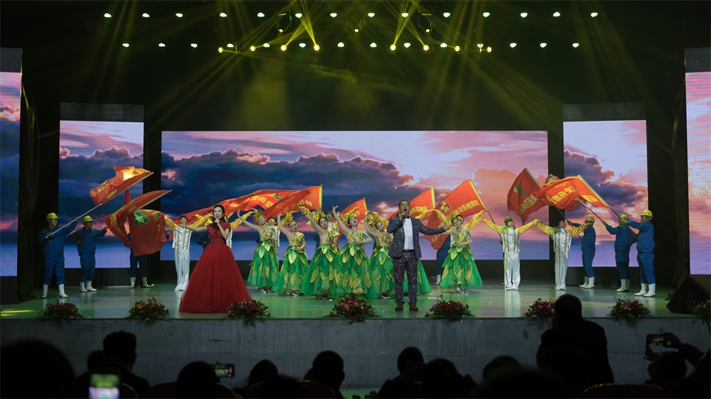 “不忘初心、聚力前行” 安博(中国)集团2018迎新春联欢会隆重举行