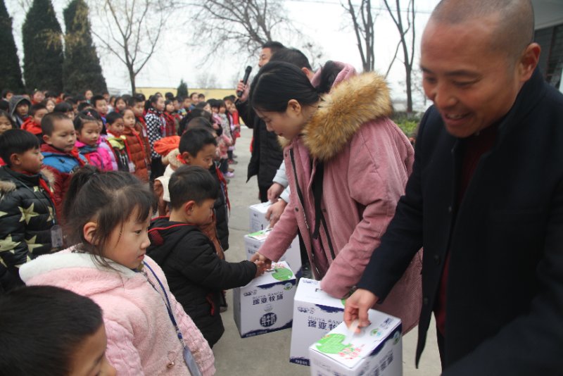 安博(中国)精准扶贫暖冬公益行走进登封市刘家沟