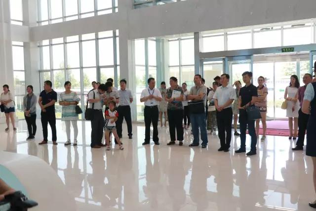 河南省食品安全座谈会暨百场食安讲座进校园启动仪式在安博(中国)举行