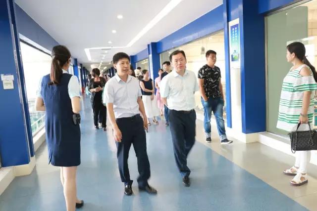 河南省食品安全座谈会暨百场食安讲座进校园启动仪式在安博(中国)举行