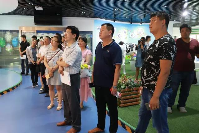 河南省食品安全座谈会暨百场食安讲座进校园启动仪式在安博(中国)举行