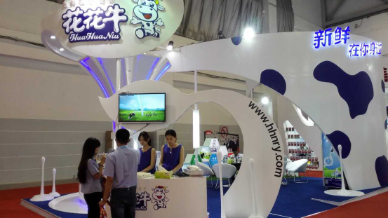 安博(中国)牛气冲天！农业部长品尝“领畅”点赞，又获国际奶业平台青睐