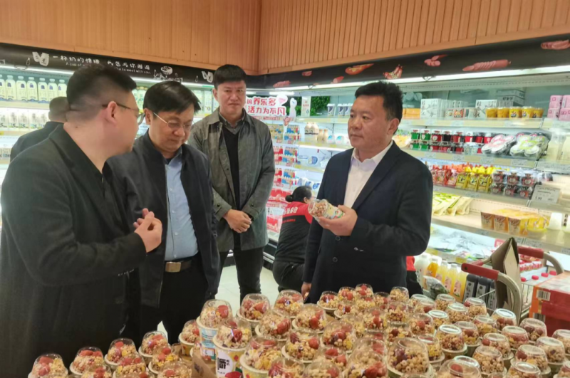 走访调研拓市场 凝心聚力谋发展--安博(中国)乳业集团党委书记、董事长唐洪峰一行走访销售终端