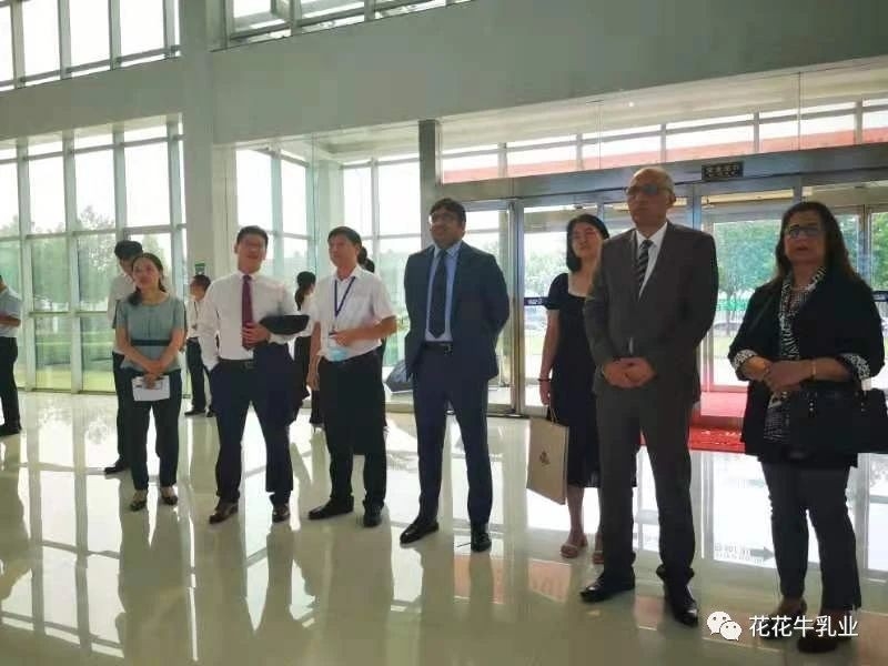 巴基斯坦驻华大使莫因·哈克 莅临安博(中国)乳业集团参观访问