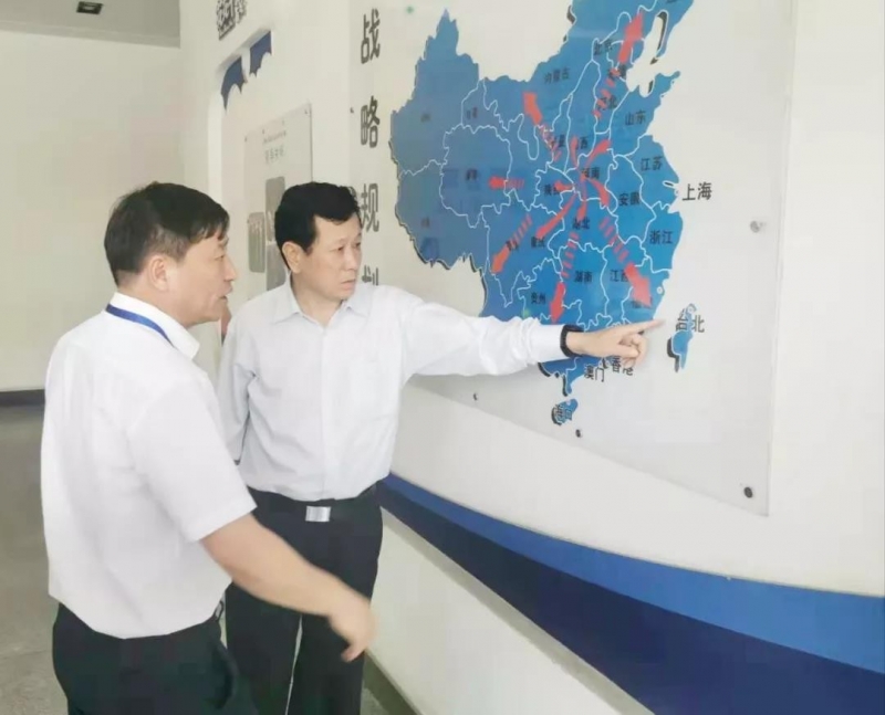 郑州航空港区党工委书记张俊峰莅临郑州安博(中国)乳制品有限公司调研