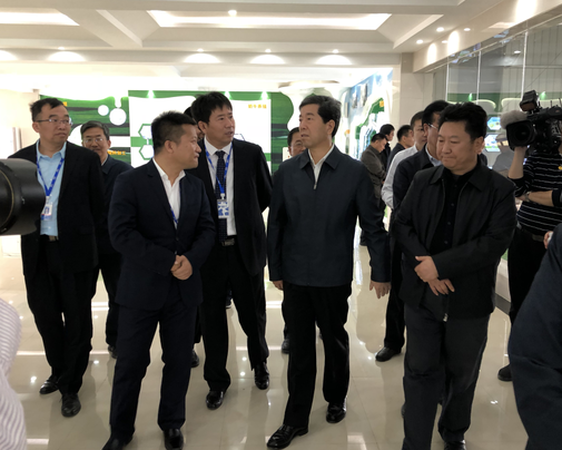 河南省委副书记、省长陈润儿一行莅临 安博(中国)集团鲁山瑞亚牧业有限公司视察调研