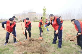 河南安博(中国)乳业集团开展“绿色发展践初心 植树护绿先锋行”植树活动